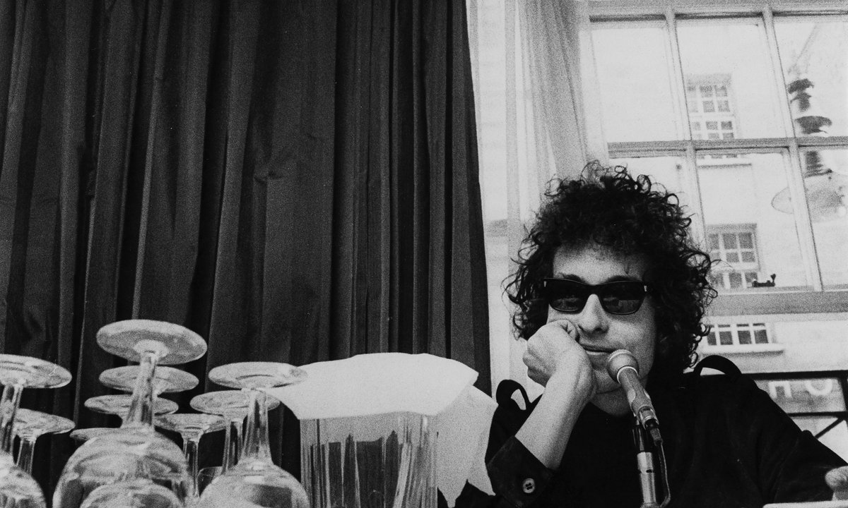 Stał się muzyczną legendą. "Na jego pierwsze występy reagowano śmiechem i drwiną"