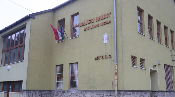 A sajókazai Balassi Bálint Iskolában történt az eset, az iskolaőr szerencsére gyorsan reagált a veszélyre. / Fotó: Zsolnai Péter