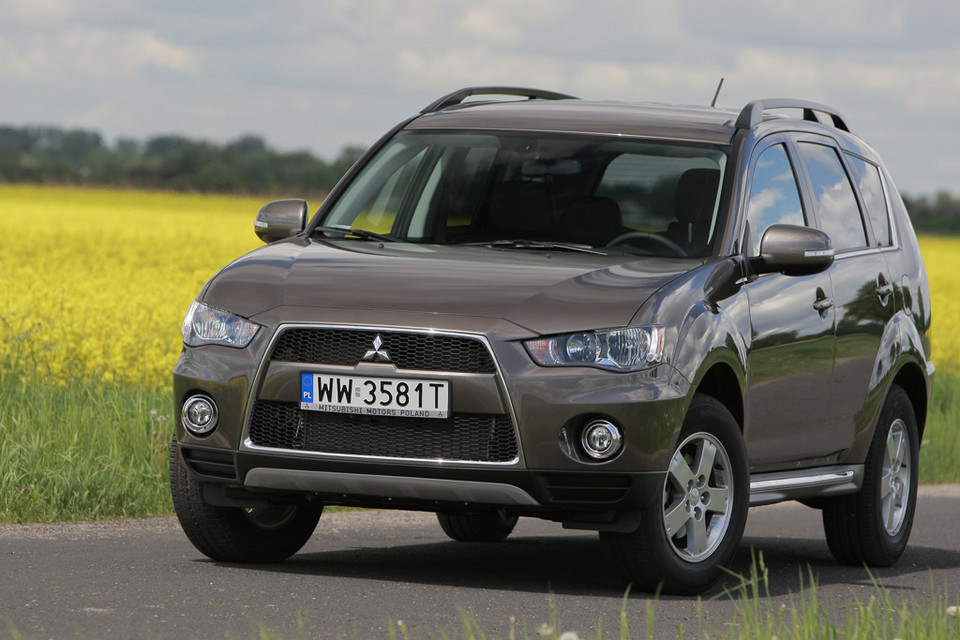 Mitsubishi Outlander czy warto kupić podstawową wersję