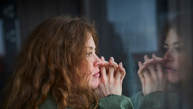 7 oznak "cichej" depresji. Pracoholizm pomaga uciec od cierpienia