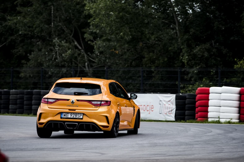 Toyota GT86 vs Renault Megane RS