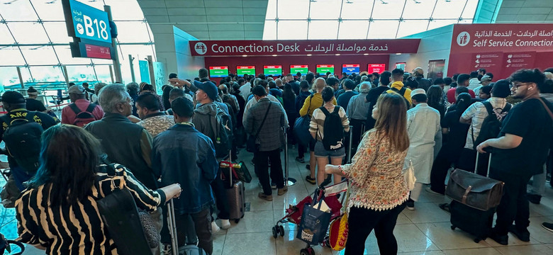Polacy utknęli na zalanym lotnisku w Dubaju. "Zostawieni sami sobie"