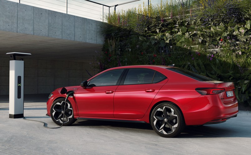 Nowa Skoda Superb liftback z napędem hybrydowym plug-in