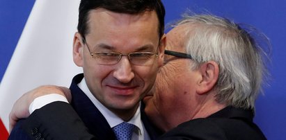 Już raz zrobił z Tuska "szatniarza". Teraz wziął w obroty Morawieckiego. ZDJĘCIA