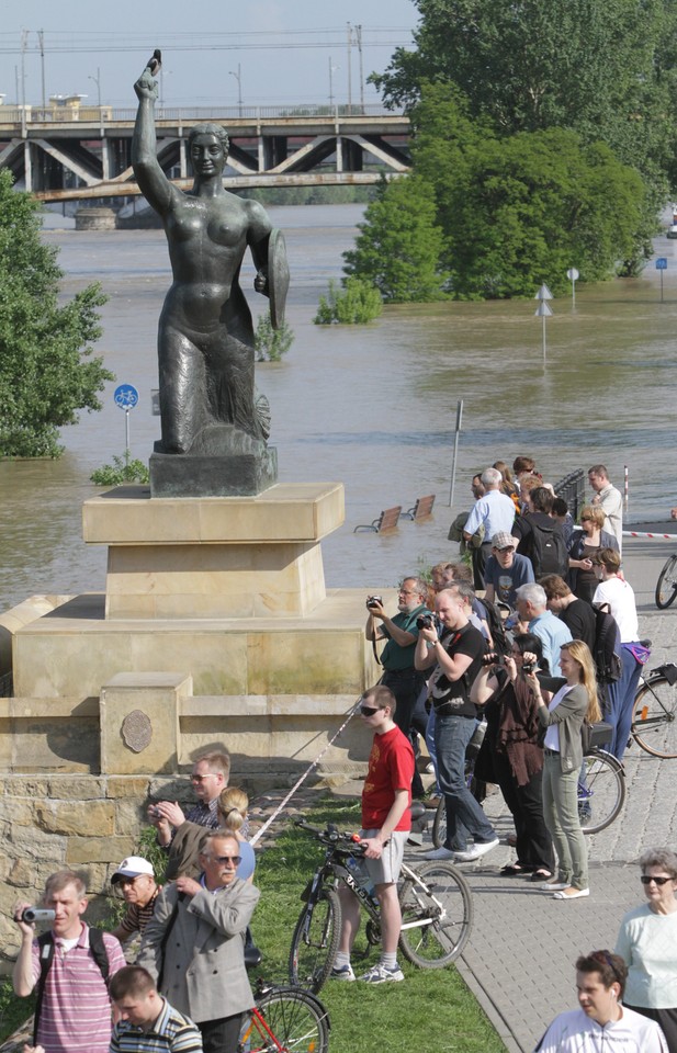 WARSZAWA POWÓDŹ LEWY BRZEG WISŁY SYRENKA