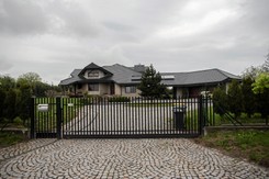 Jak mieszka Paweł Kukiz? 'Obejścia pilnują dwa wielkie owczarki'