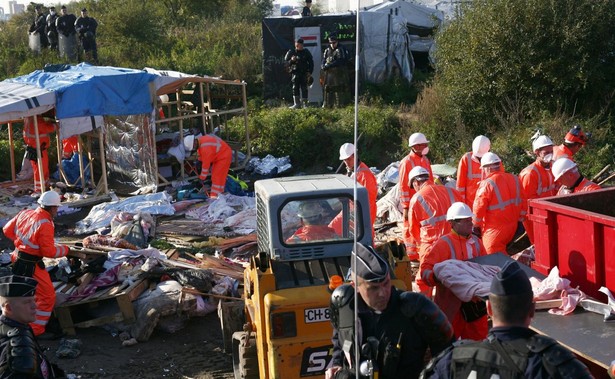 Francja: Rozpoczęło się burzenie "dżungli" w Calais