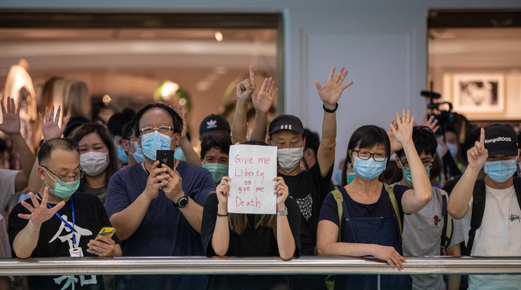 Több mint ötven embert vettek őrizetbe Hongkongban a keddi megmozdulás kapcsán / Fotó: MTI/EPA/Jerome Favre