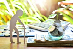 Praca do starości się opłaca