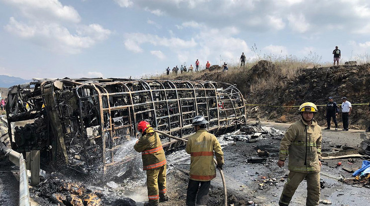  Buszbaleset Mexikóban / MTI/AP/El Mundo de Orizaba 