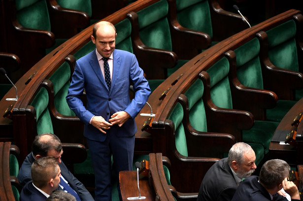 Komentując te wydarzenia w Superstacji Budka powiedział, że bardzo złe wrażenie zrobił na nim sposób, w jaki doprowadzono Beatę Szydło do rezygnacji ze stanowiska premiera