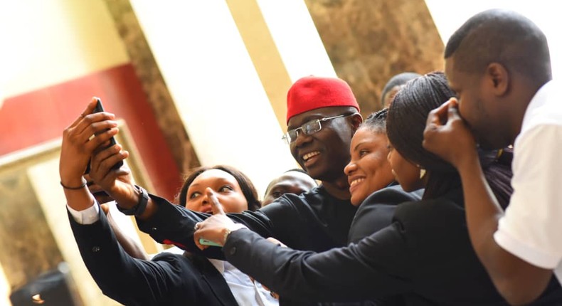 Sanwo-Olu takes a selfie with young Nigerians during the campaigns (Twitter: @JideSanwoolu)