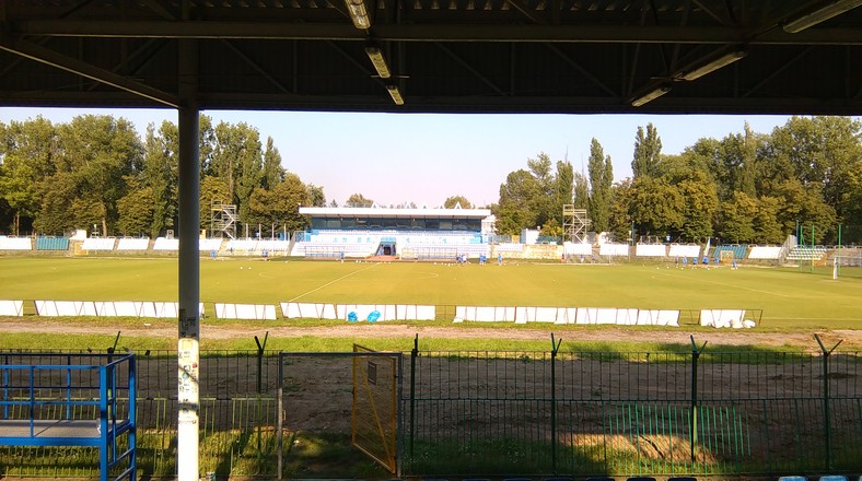 Widok na stadion z trynuny zajmowanej przez fanatyków Hutnika