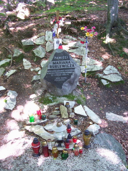 Kamień pamiątkowy w miejscu gdzie zginął Marian Bublewicz