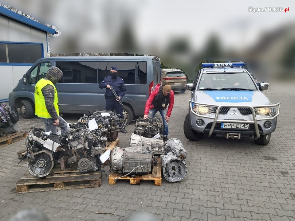 Śląscy policjanci odzyskali warte milion złotych części samochodowe