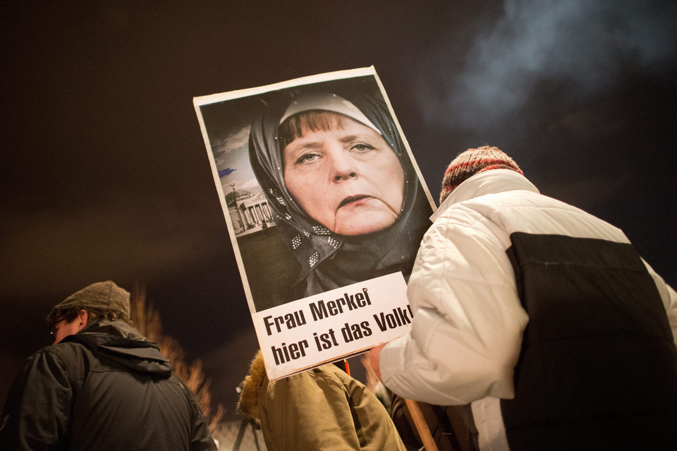 Niemcy: rekordowe protesty przeciw islamizacji