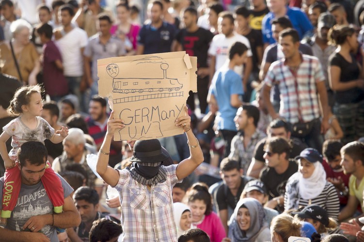 Budapeszt: Imigranci przed dworcem Keleti