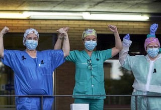 Hejt wobec medyków. Duda: Jeśli to konieczne, będę się domagał zmiany prawa