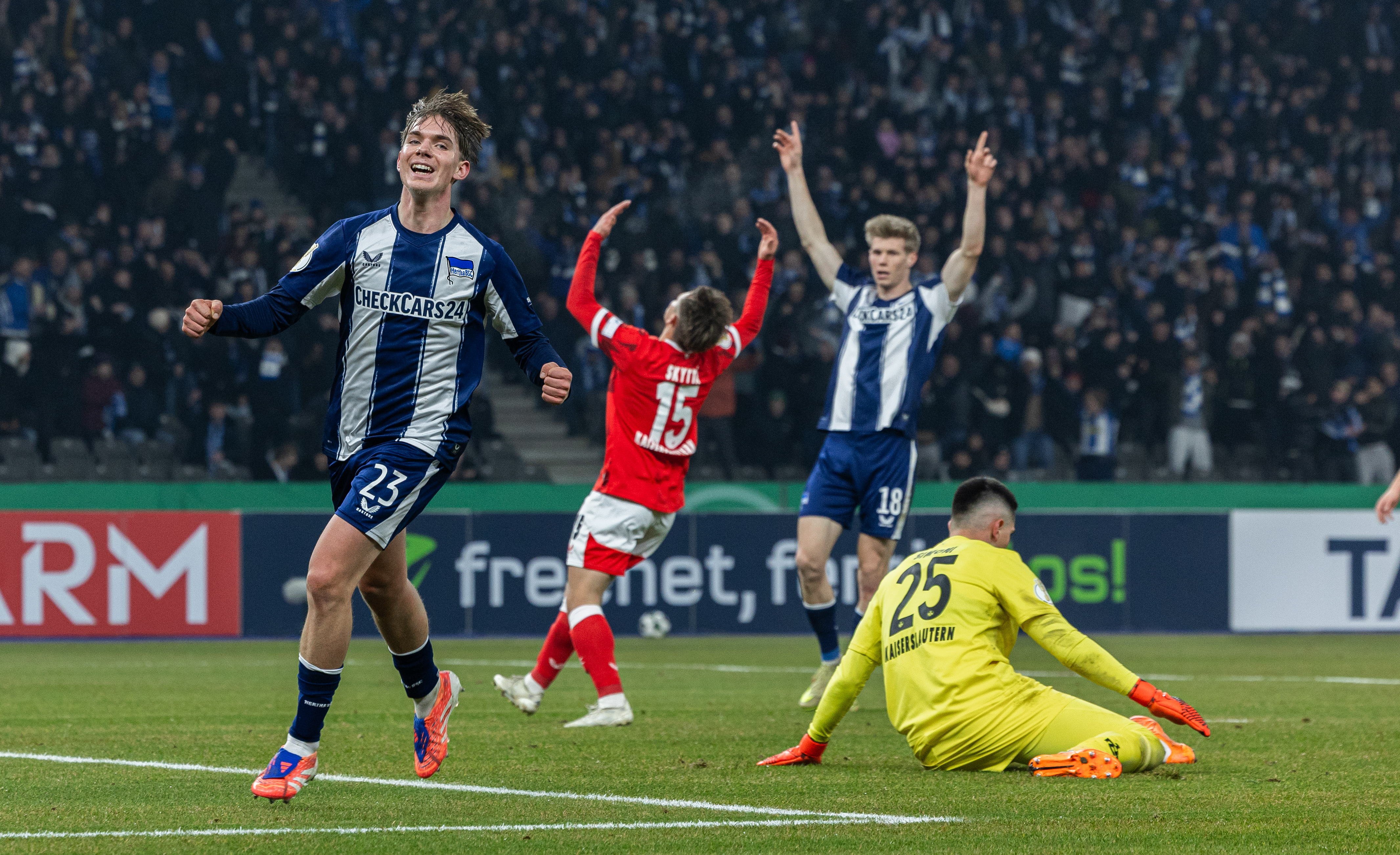 16-Jähriger schreibt DFB-Pokal-Geschichte - Eichhorn löst Bellingham ab