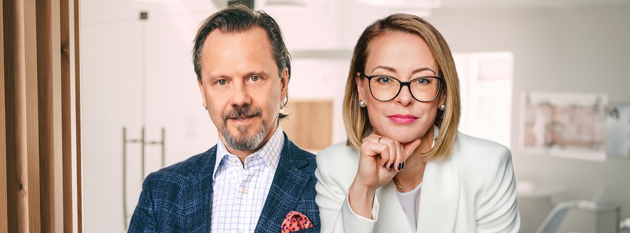 Od prawej: Agnieszka Jabłońska, Executive Search & Recruitment Director w firmie BIGRAM oraz Piotr Wielgomas, prezes zarządu BIGRAM