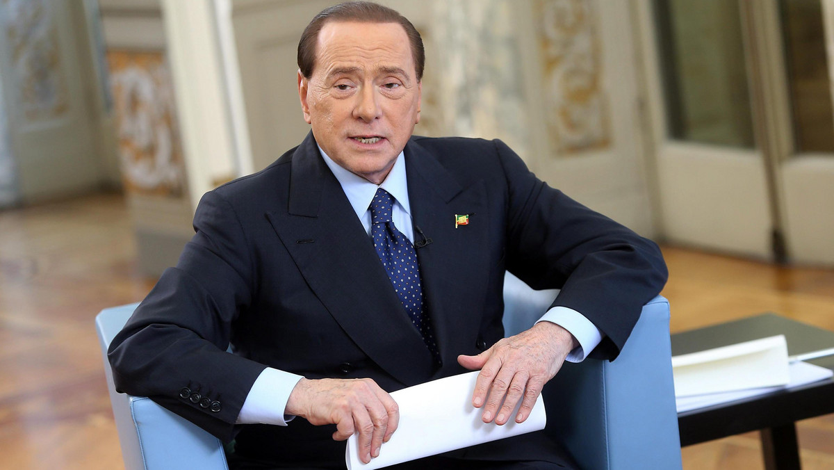 Były premier Włoch Silvio Berlusconi skazany za oszustwa podatkowe nie powinien pracować społecznie, ale pójść do więzienia lub przebywać w areszcie domowym - to główne tezy apelu do sądu, pod którym w ciągu trzech dni podpisało się ponad 25 tysięcy osób. Twórcy apelu chcą pozbawić b. premiera miejsca na scenie politycznej, którą ich zdaniem "wciąż bezkarnie hańbi".