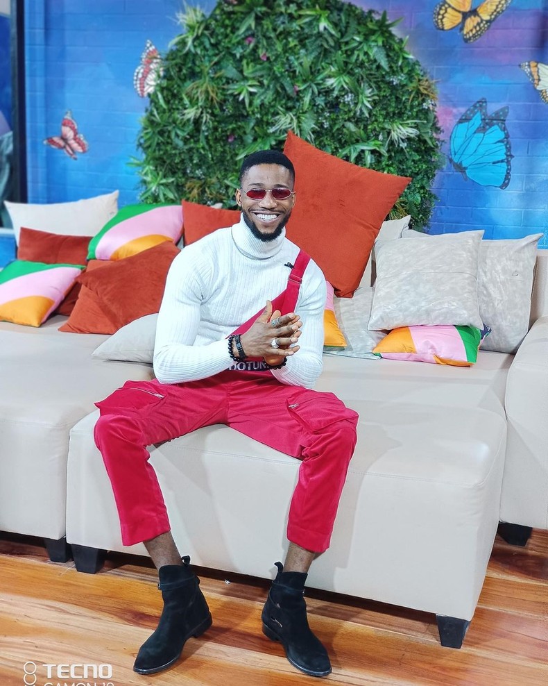 The turtleneck was a bad idea [Instagram/Tecno]