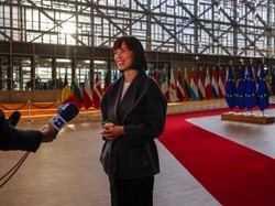 Modny minimalizm: Hiszpańska minister w modelowo idealnej stylizacji na jesień