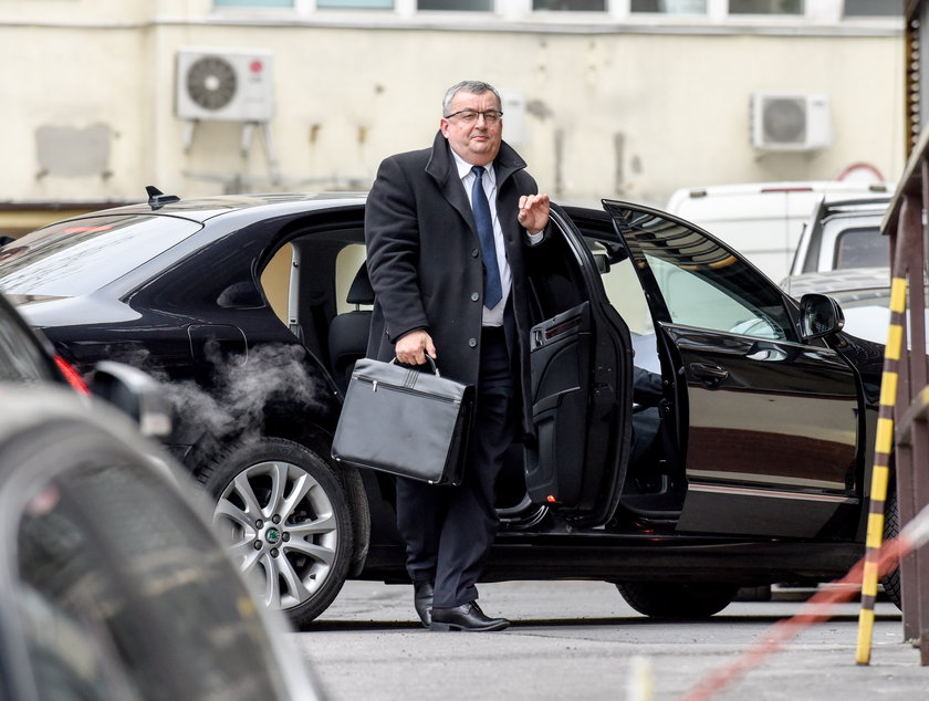 Minister Andrzej Adamczyk kupił na koszt biura poselskiego antyradar. Po co mu to?
