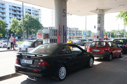 W długi weekend taniej na stacjach nie będzie. Jedno paliwo wyraźnie zdrożeje