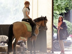 Gwiazda TVN uczy córkę jeździć konno