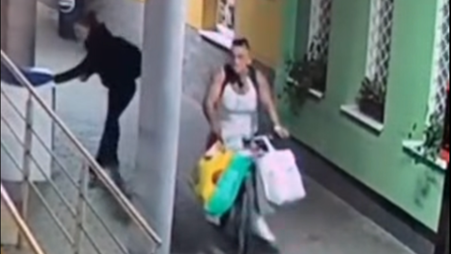 Polícia žiada o pomoc pri vyšetrovaní krádeže na železničnej stanici v Pezinku.