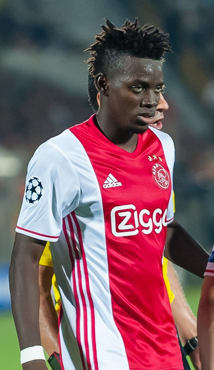 Bertrand Traore jako piłkarz Ajaxu Amsterdam w 2016 r.