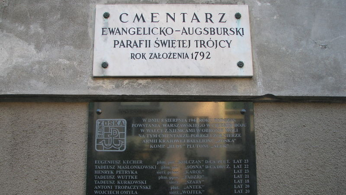 Siedmiopiętrowa ślepa ściana ma stanąć półtora metra za murem Cmentarza Ewangelicko-Augsburskiego w Warszawie, To zagrożenie dla nekropolii, jej zabytkowych nagrobków i starodrzewu - informuje "Życie Warszawy".