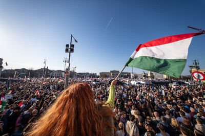 Wybory na Węgrzech. Sondaże: rośnie poparcie dla partii TISZA