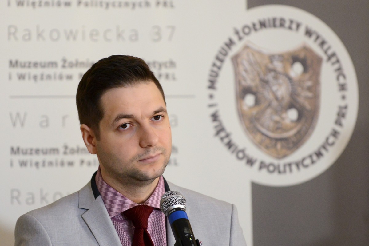 W poniedziałek odbyło się pierwsze posiedzenie komisji weryfikacyjnej ds. reprywatyzacji w stolicy. Szef komisji Patryk Jaki poinformował, że zostanie przed nią wezwana m.in. prezydent Warszawy.