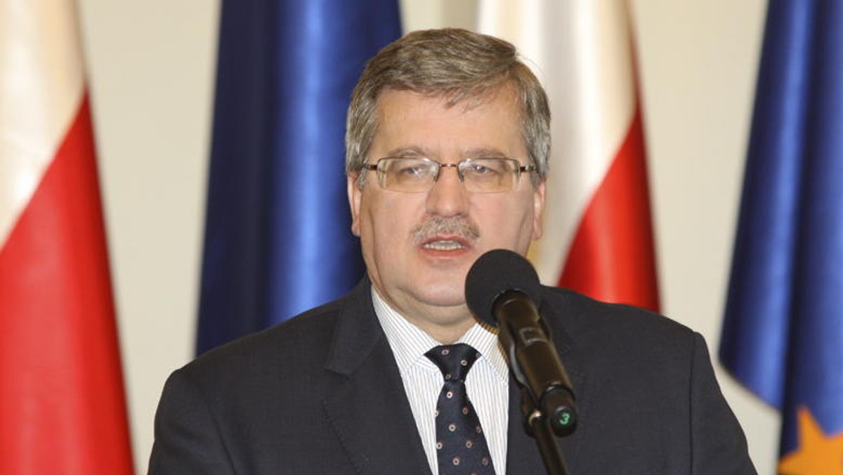 Prezydent Bronisław Komorowski podpisał w środę nowelizację ustawy o szczególnych zasadach przygotowania i realizacji inwestycji w zakresie dróg publicznych. Nowela określa terminy przyznania odszkodowania za nieruchomość zajętą pod budowę drogi.