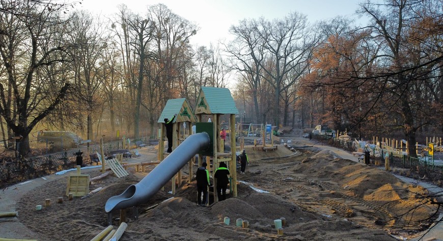 Nowy plac zabaw w Parku Południowym już wiosną będzie czekał na najmłodszych. Również na tych ze specjalnymi potrzebami.