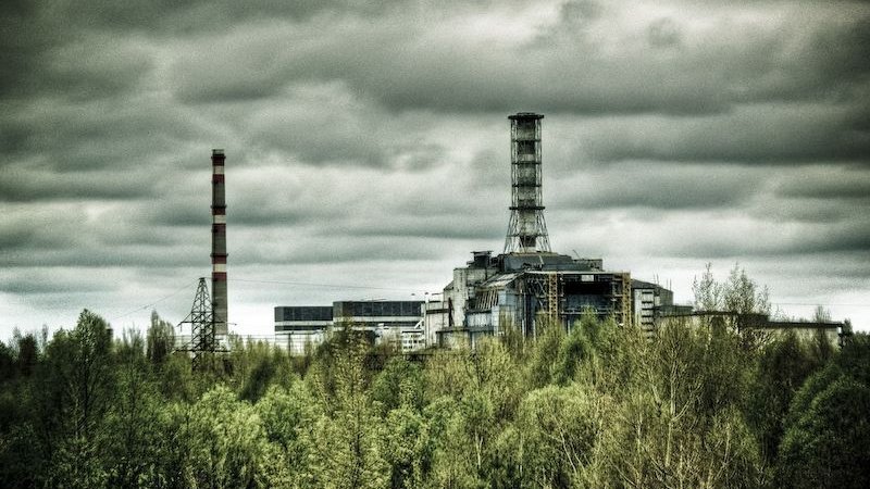 Czarnobyl - widok na reaktor (fot. Ben Fairless, opublikowano na licencji Creative Commons Uznanie autorstwa 2.0 Ogólny)