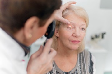 zöldhályog exfoliatív glaukomában trabekuloplasztika