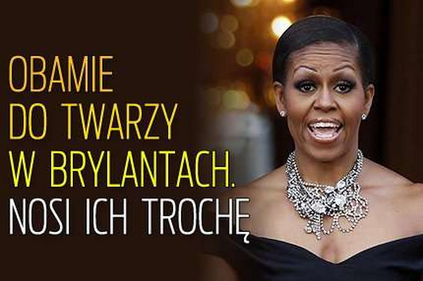 Obamie do twarzy w brylantach. Nosi ich trochę