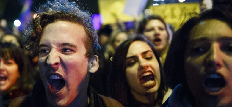Amerykanie wyszli na ulice. Krzyki i ostre protesty przeciwko wygranej Trumpa