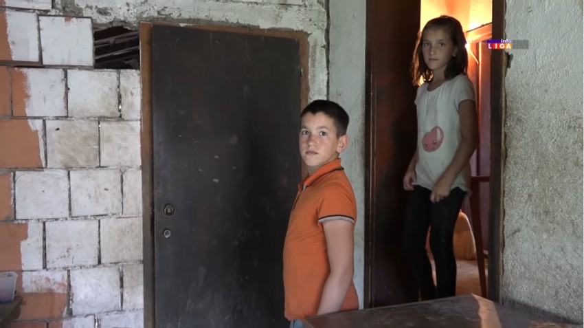 Težak život, postao je još teži kada su ostali bez majke