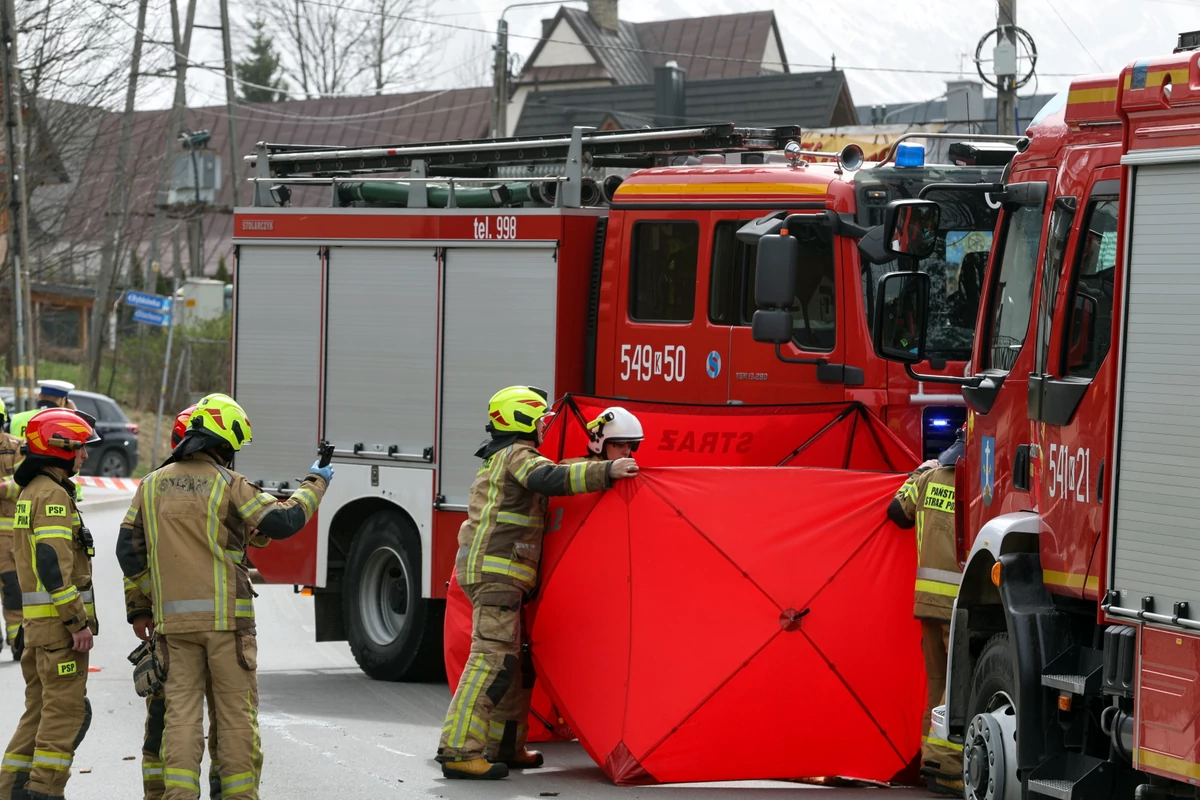  Rabka-Zdrój. Drzewo spadło na ludzi w parku. Nie żyją trzy osoby, w tym dziecko