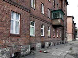 Matka wyskoczyła przez okno z 4-letnim dzieckiem