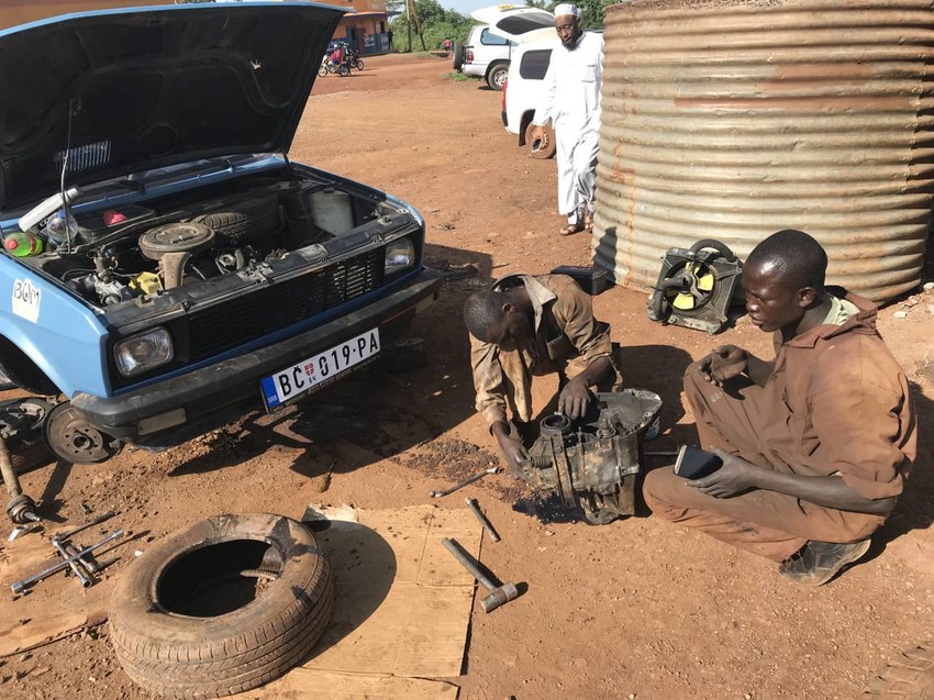 Popravka menjača u Keniji