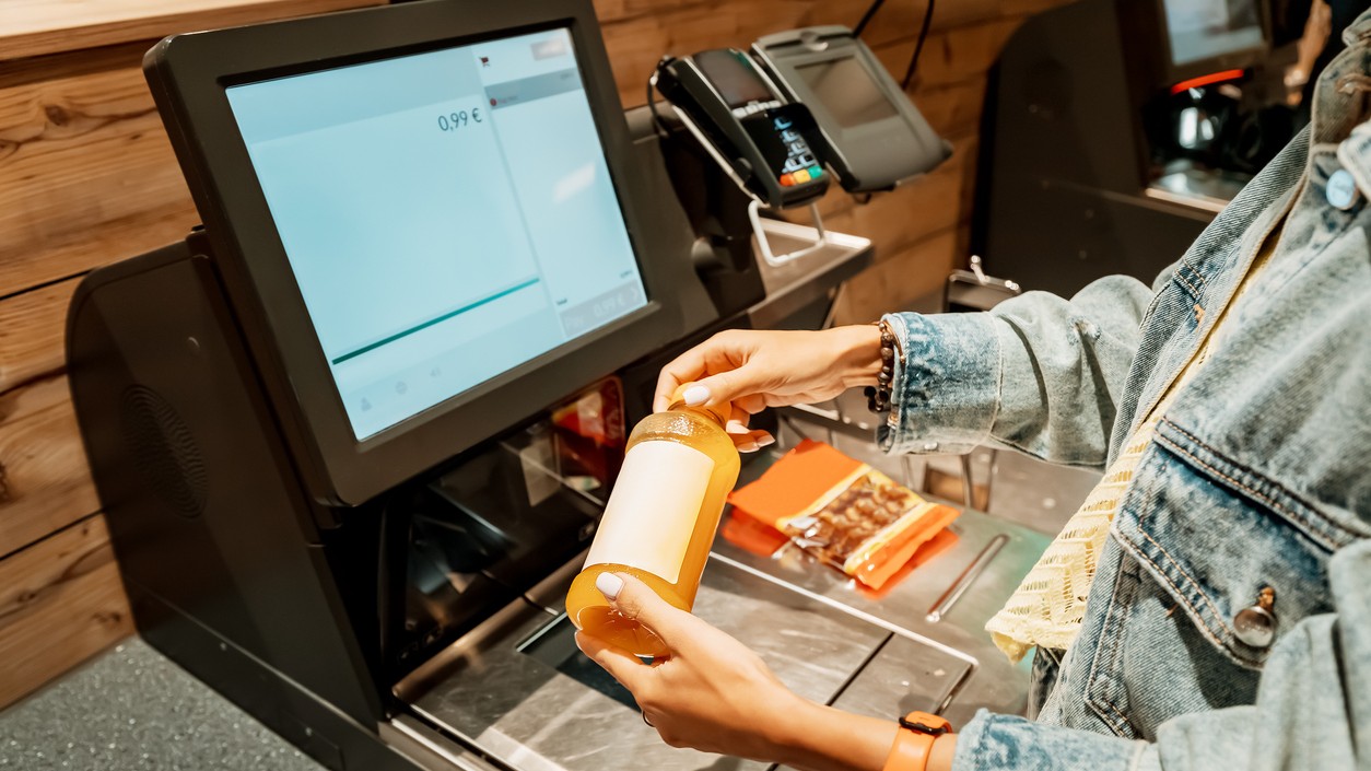 Na samoobslužné pokladne už prešla väčšina dominantných obchodných reťazcov na našom trhu.