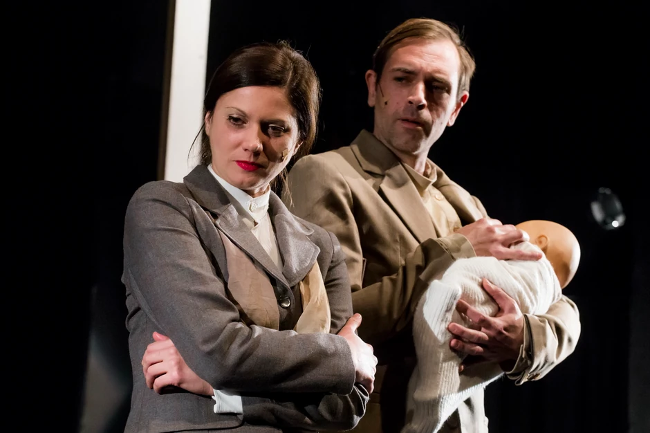 Scena iz predstave ''Jesenjin'' Novosadskog pozorišta