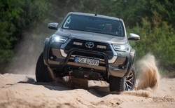 Toyota Hilux Arctic Trucks już w Polsce, to polarna bestia wśród samochodów