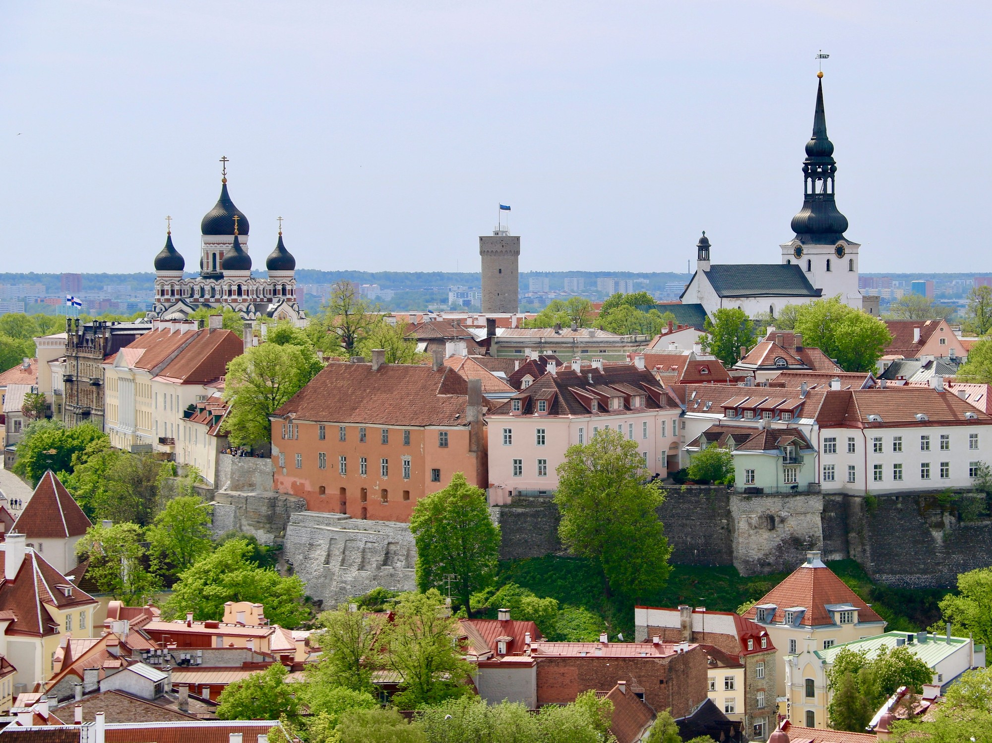 Historické centrum Tallinnu, hlavného mesta Estónska. Estónsko sa v rebríčku Global Relocation Index 2026 umiestnilo na prvom mieste medzi najlepšie hodnotenými krajinami na život. (Ilustračný obrázok)