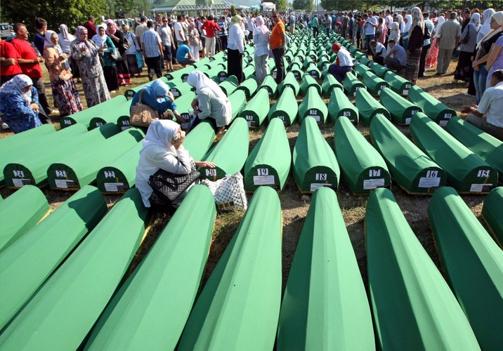 Pogrzeb ofiar masakry w Srebrenicy